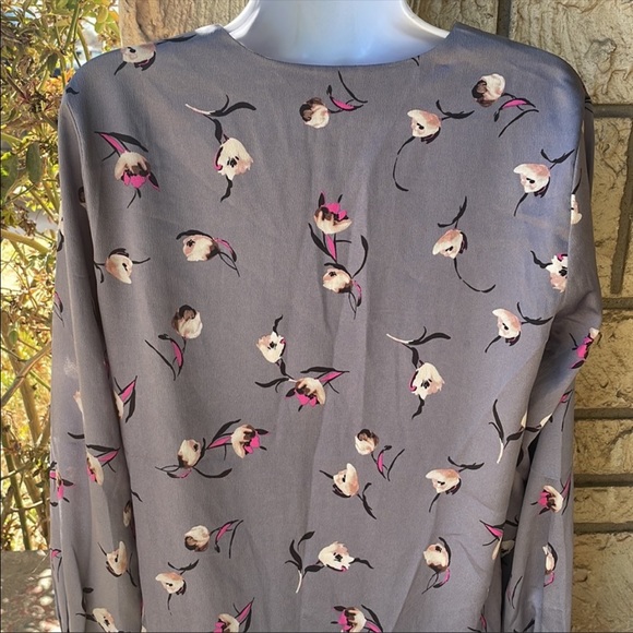Banana republic v Blouse Floral Gray & Pink Loose fit  Size XS - Picture 9 of 10